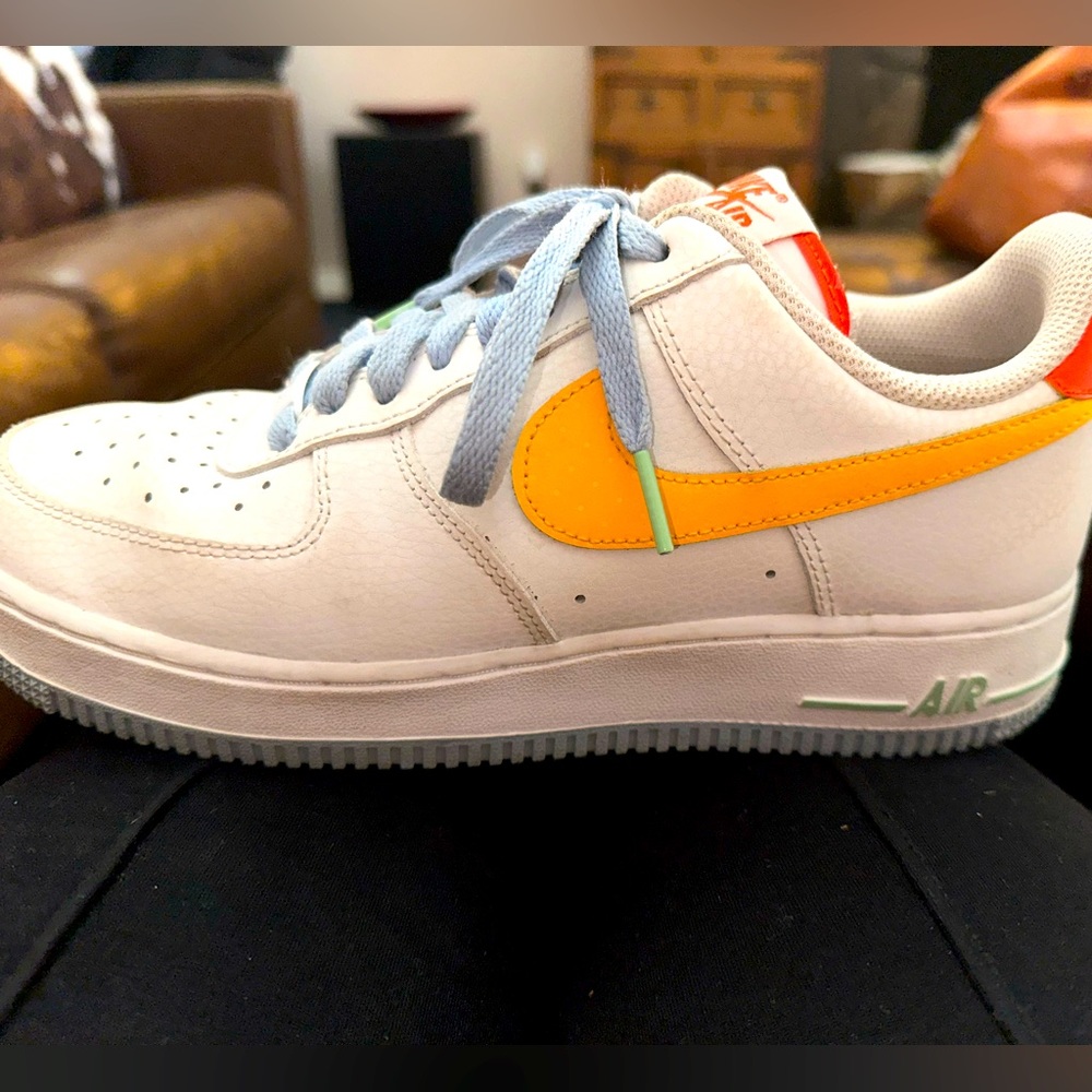 AIR FORCE 1 '07 LV8
"Be Kind" mens sz 7.5 women’s as 9